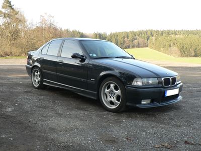 Автостекла BMW 3 E36 c установкой в Москве